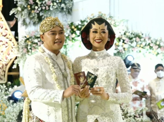 Danang DA Resmi Menikah dengan Hemas Nura. Foto: YouTube/DANANG OFFICIAL